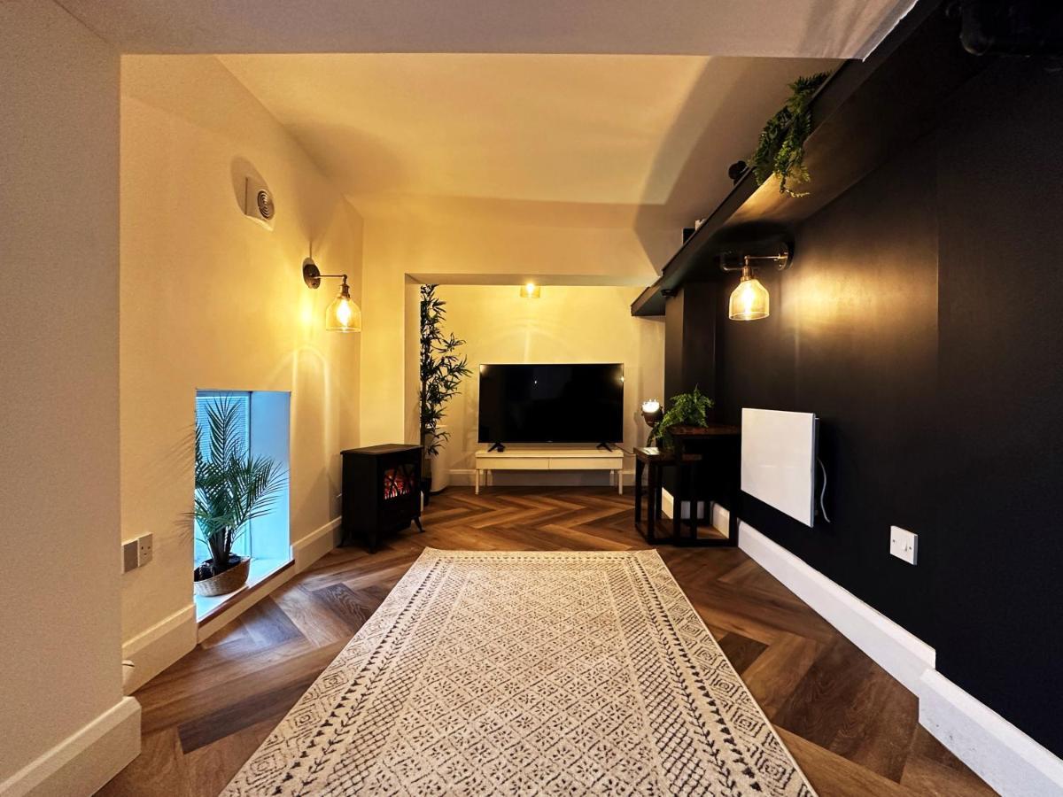 Liam Place Near Hyde Park - 1 Double Bed, 1 Sofa Bed, Spacious Apartment, Private Entrance London Exterior photo